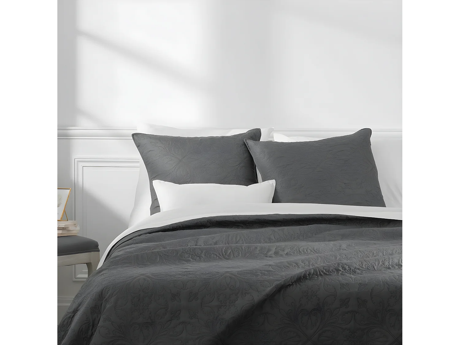 Dessus de lit Gris foncé motif Arabesque 240 x 260 avec 2 Taies