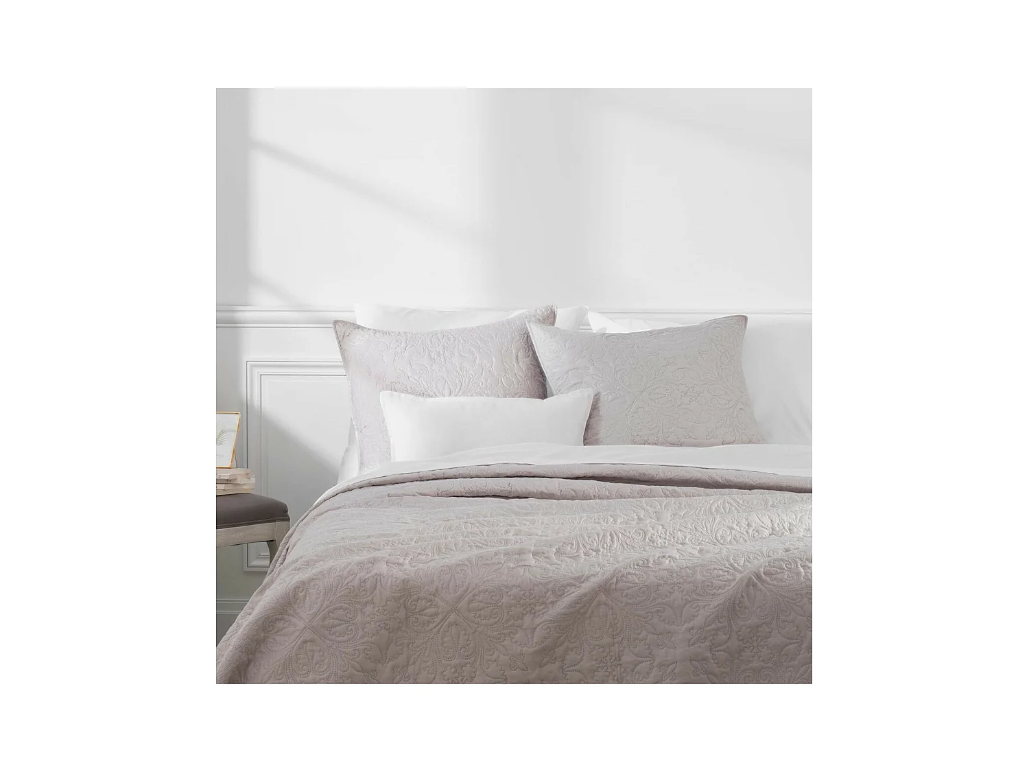 Dessus de lit Beige Lin motif Arabesque 240 x 260 avec 2 Taies