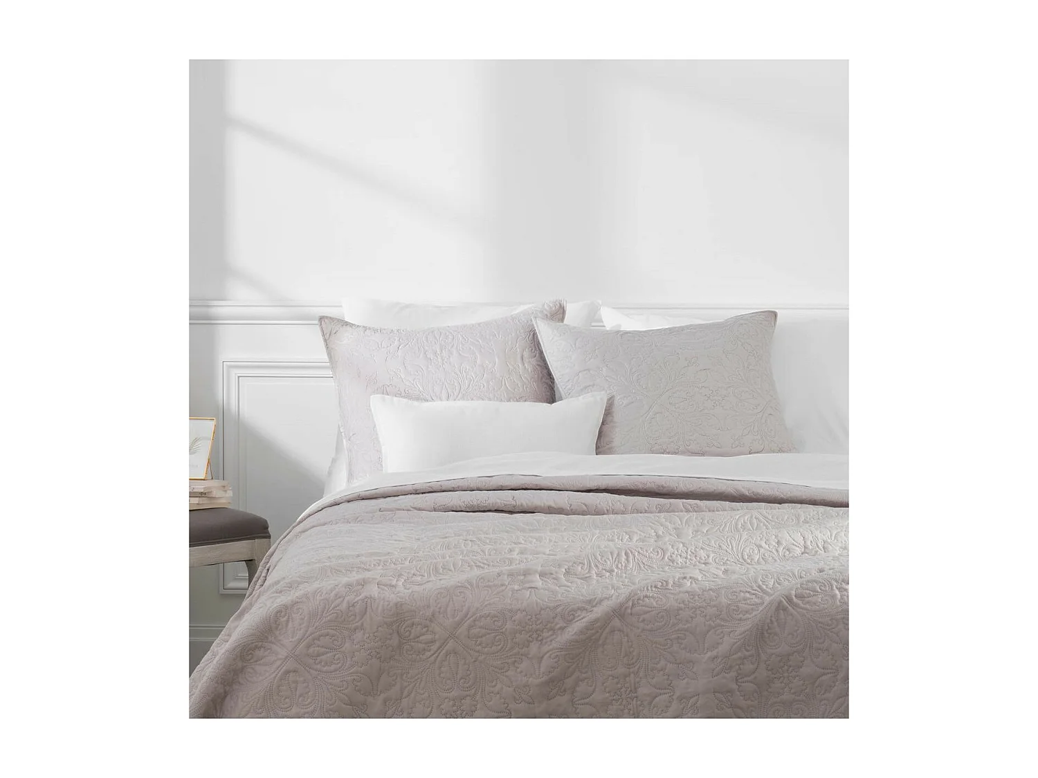 Dessus de lit Beige Lin motif Arabesque 240 x 260 avec 2 Taies