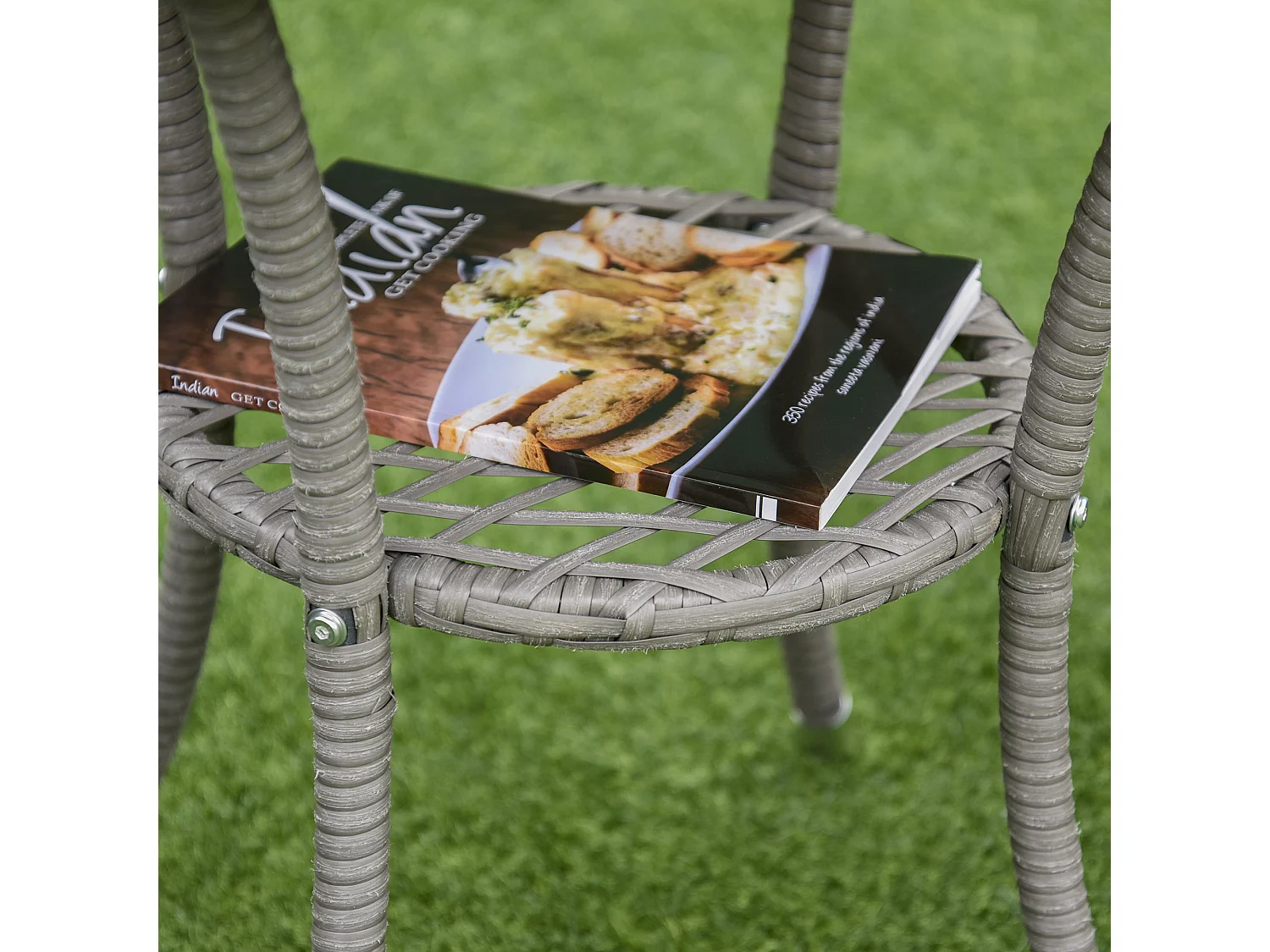 Outsunny Ensemble salon de jardin 2 places : 2 fauteuils et table basse plateau verre trempé résine tressée imitation rotin avec coussins gris