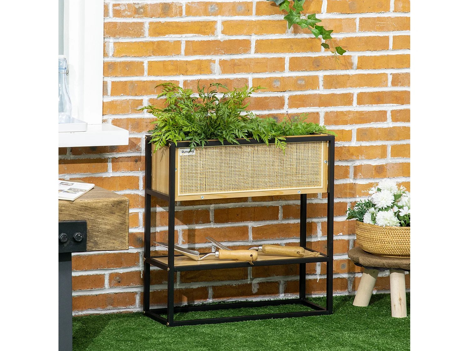 Jardinière sur pied style naturel - géotextile inclus, étagère intégrée - métal noir bois sapin verni bambou tressé