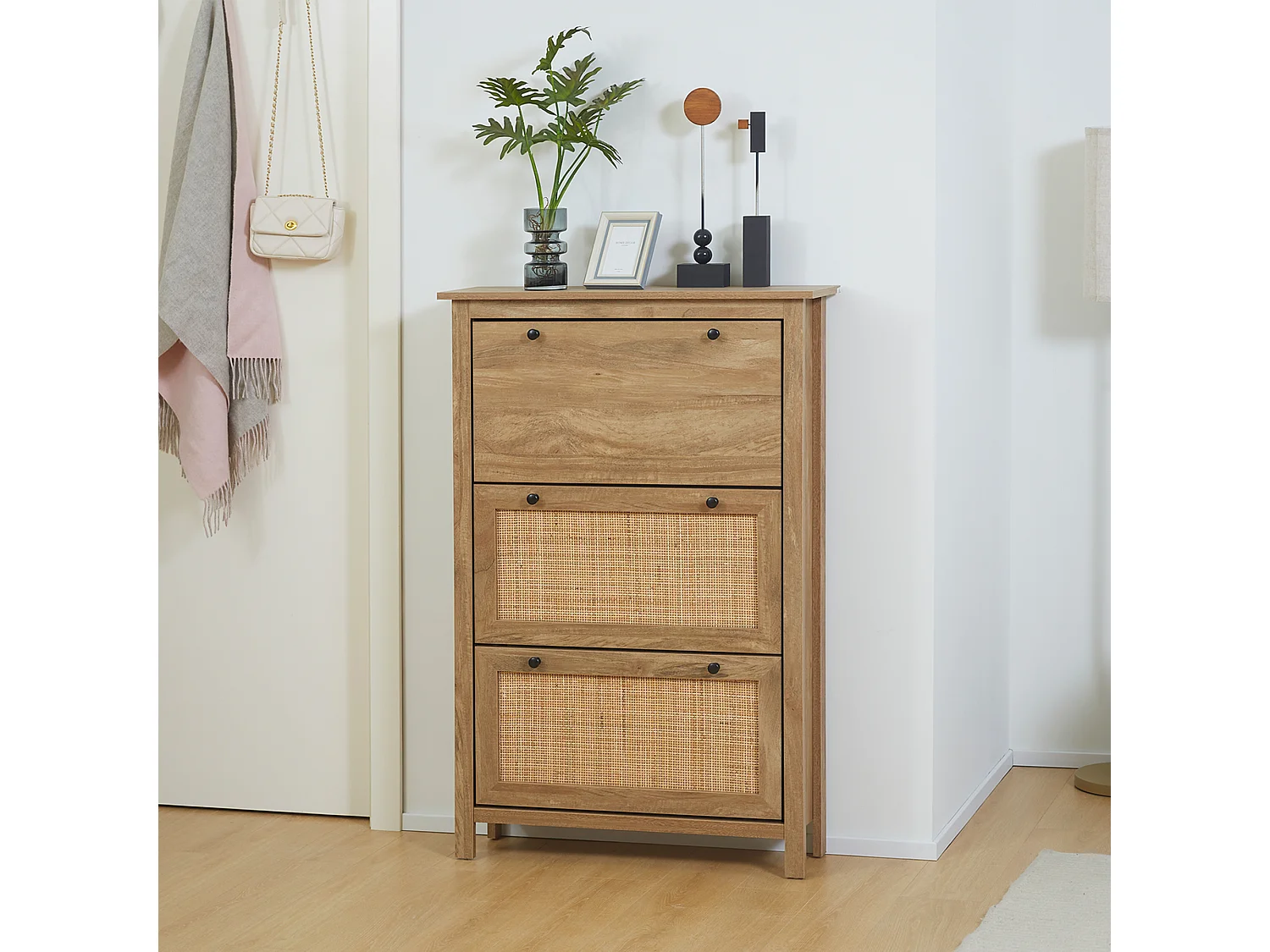 Meuble à chaussures 3 portes abattants dim. 80L x 23,5L x 121,5H cm aspect bois effet cannage rotin