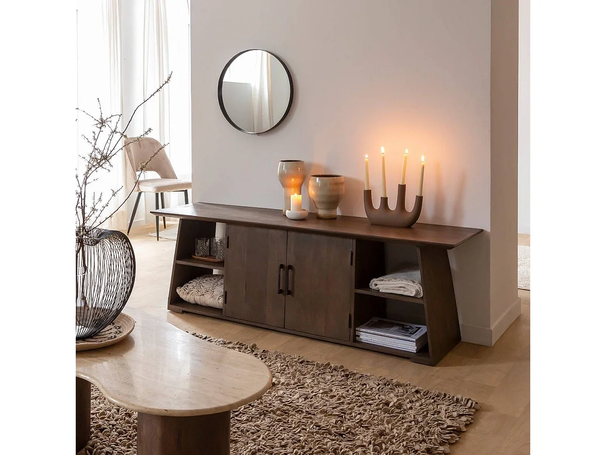 Mueble de TV de madera de mango Daniella - Elegancia y robustez para un espacio de vida dinámico