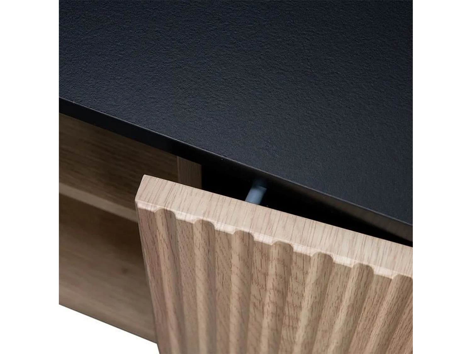 Meuble TV 2 portes - Décor bois et noir - L 140 x P 39 x H 53 - MEMPHIS