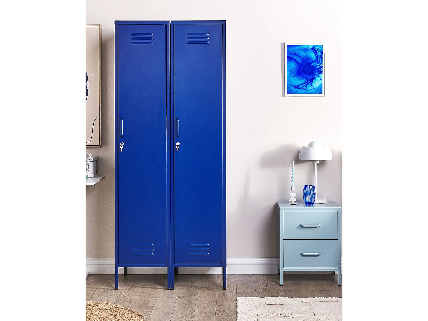 Hoher Spindschrank mit abschließbaren Türen und Kleiderstange blau Frome