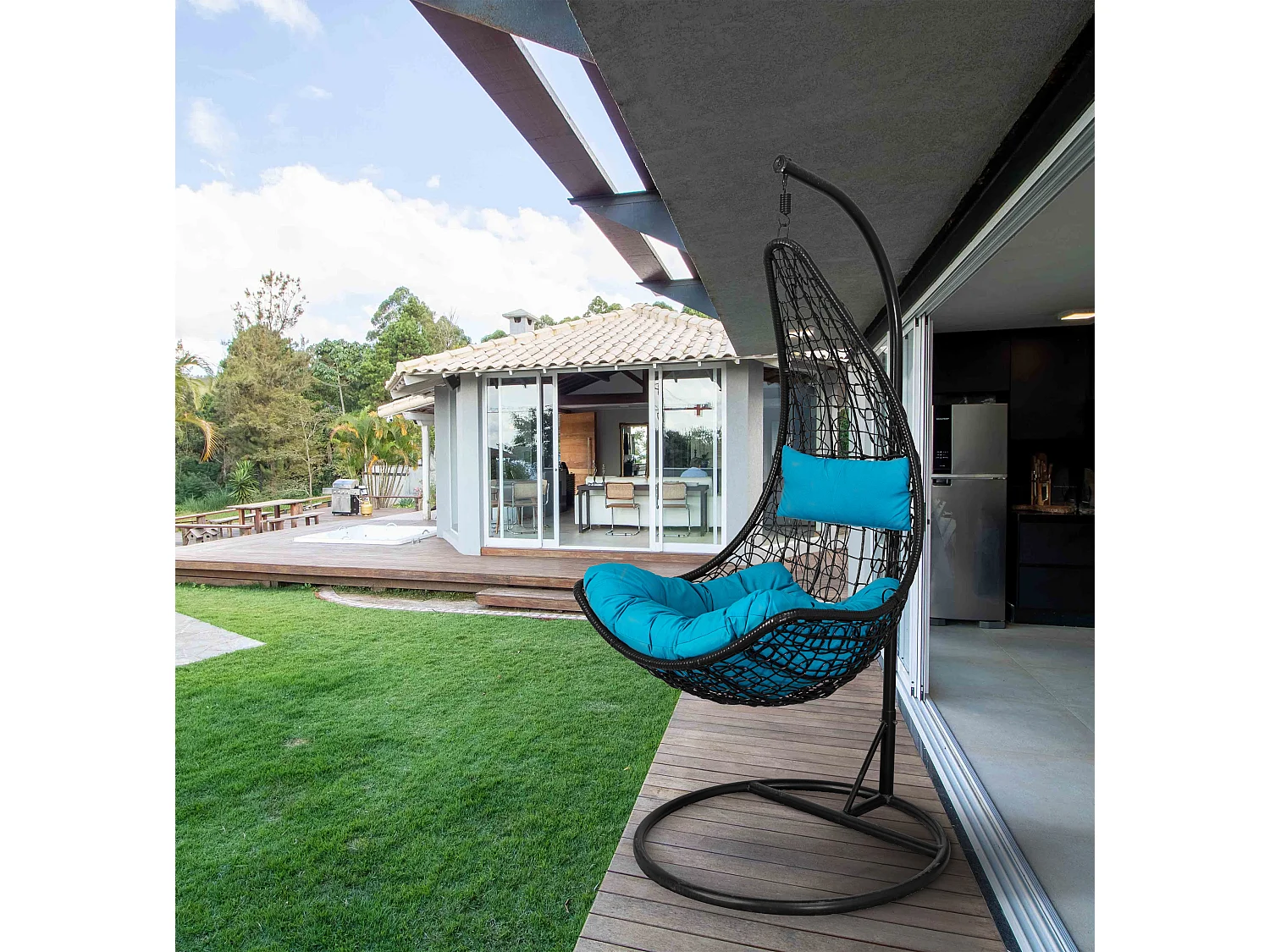 Cesto suspenso XN-2005 cor preta com almofada e base azuis incluídas