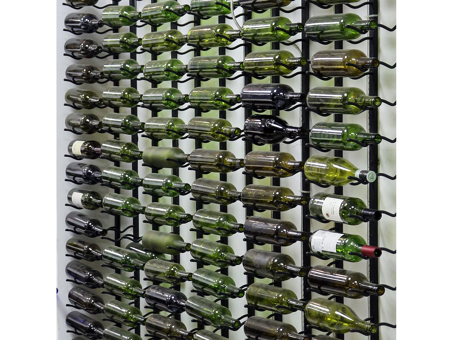 Botellas Para Vino Por La Pared De Metal Negro 9 Botellas