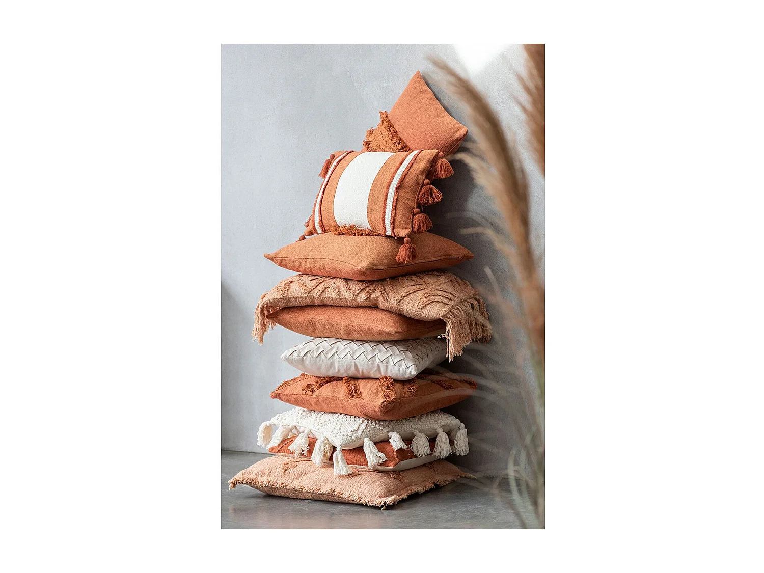 Coussin Déco Pompons "Amalia" 40x78cm Corail