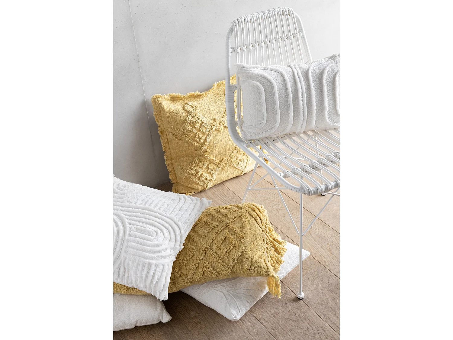 Coussin Déco Pompons "Amalia" 40x78cm Moutarde