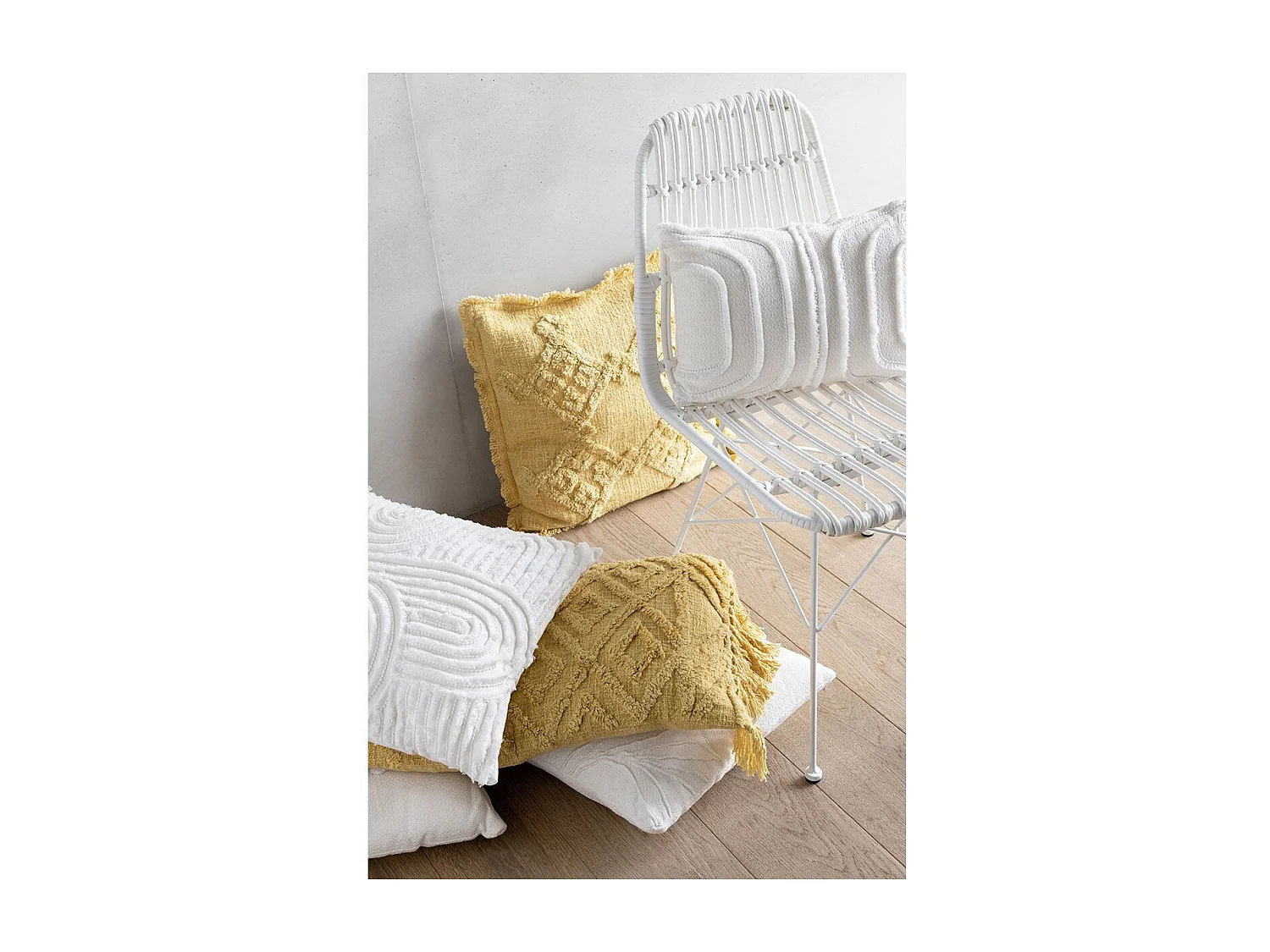 Coussin Déco Pompons "Amalia" 40x78cm Moutarde