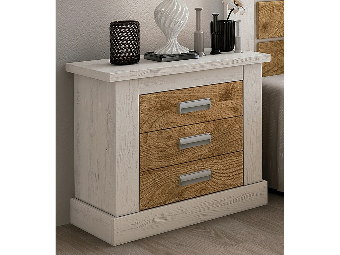 Table de chevet, table de nuit avec 3 tiroirs coloris chêne, pin andersen - Longueur 66 x Profondeur 39,60 x Hauteur 63,8 cm