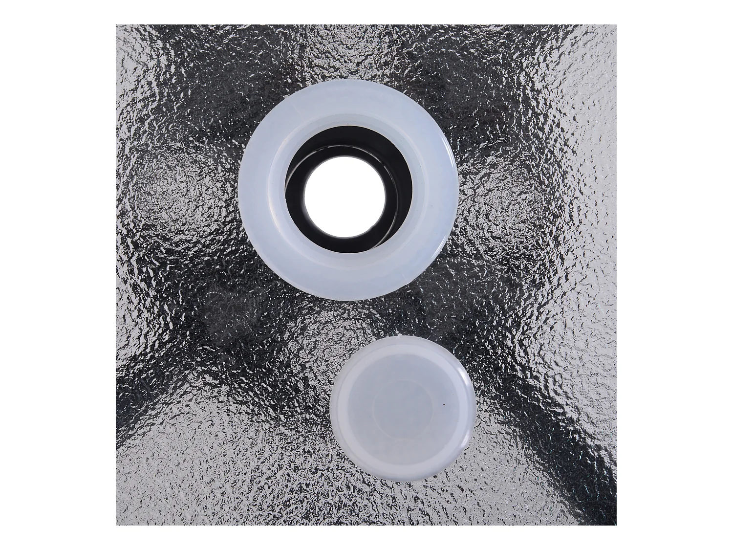 Table ronde bistro de jardin dim. Ø 80 x 72H cm espace installation parasol acier époxy noir plateau verre trempé