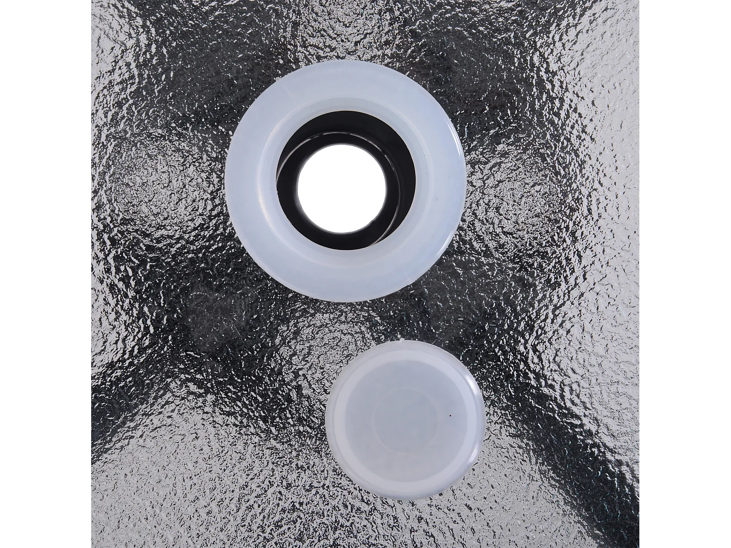 Table ronde bistro de jardin dim. Ø 80 x 72H cm espace installation parasol acier époxy noir plateau verre trempé