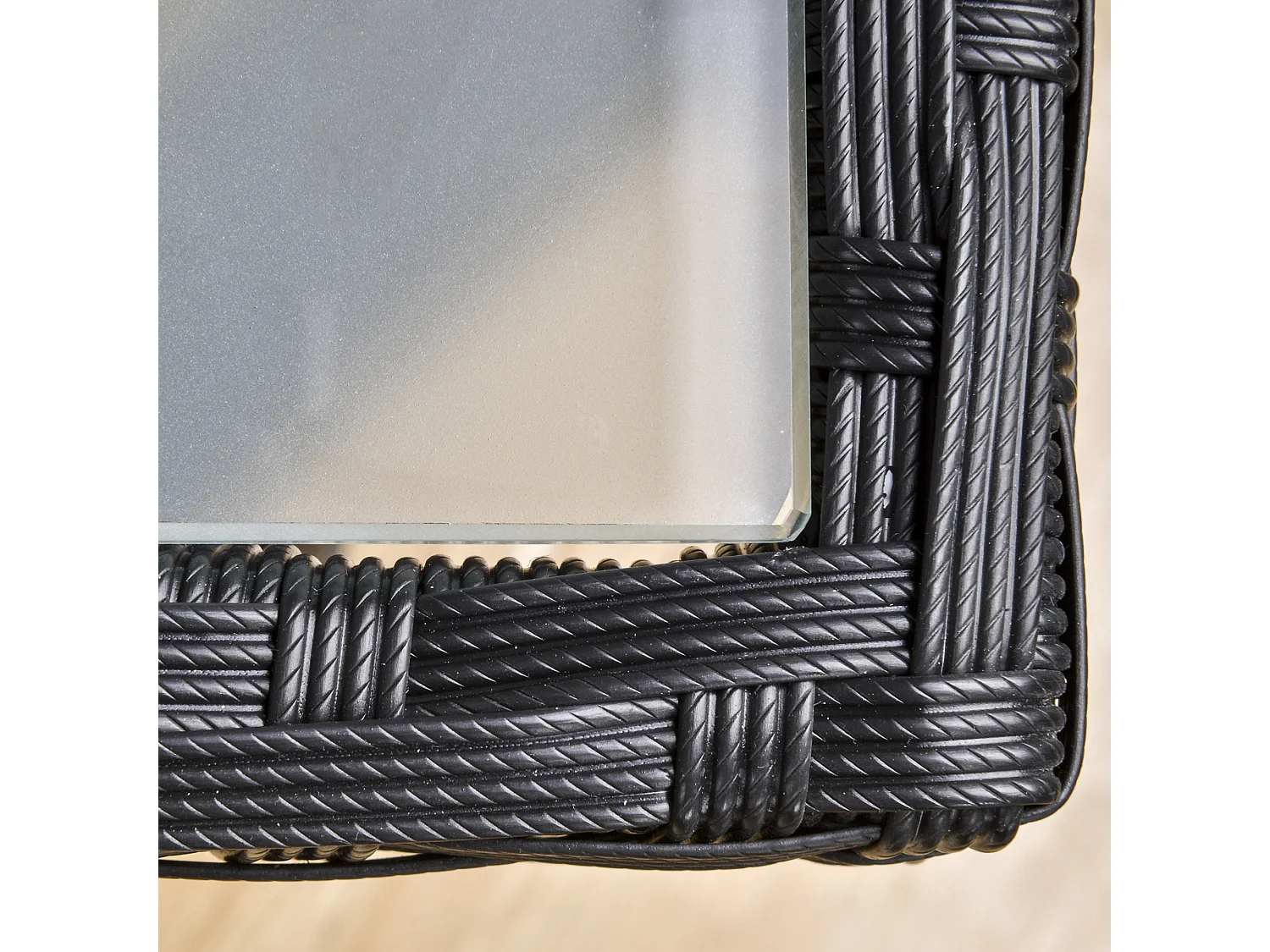 Table basse de jardin plateau verre trempé 5 mm résine tressée imitation rotin noir