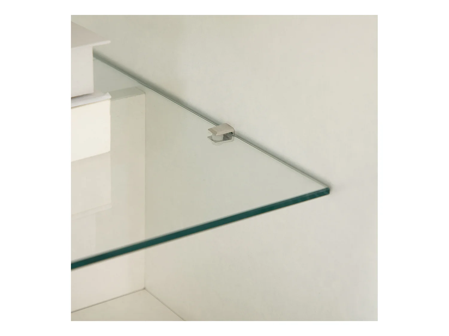 Table basse design contemporain 2 tiroirs 2 niches étagère verre trempé panneaux blanc aspect chêne clair