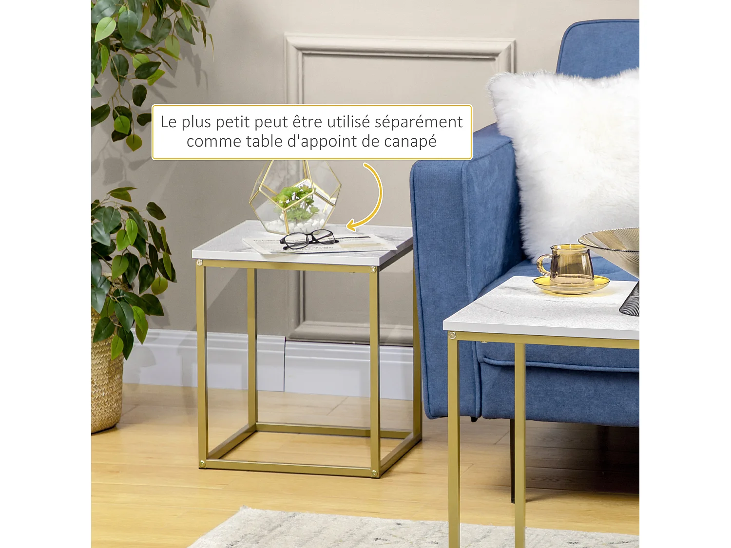 Lot de 2 tables basses gigognes carrées style art déco - acier doré panneaux aspect marbre blanc