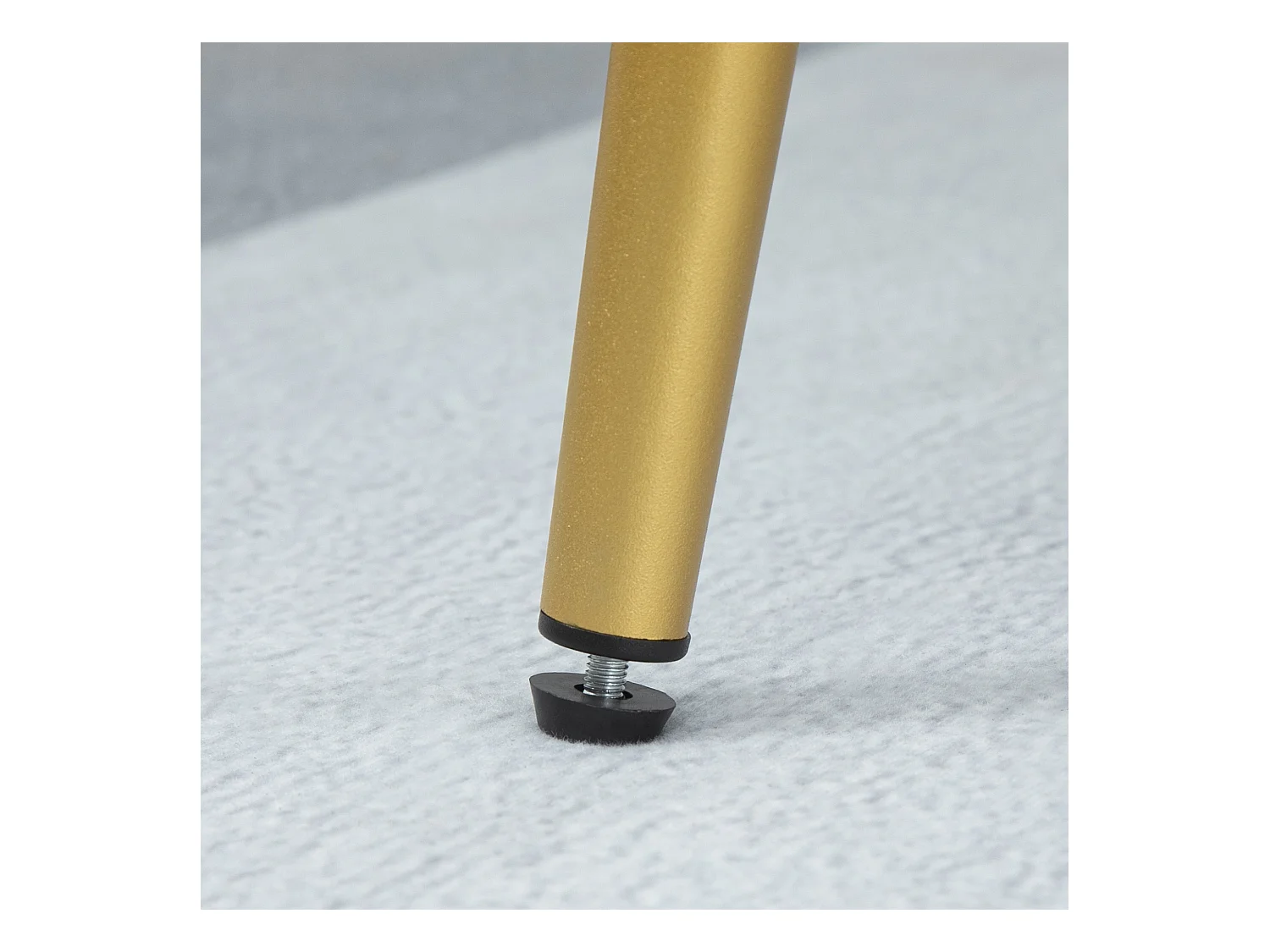 Lot de 2 tabourets de bar design Chesterfield effet capitonné piètement métal effilé noir extrémités dorées repose-pied aspect velours bleu