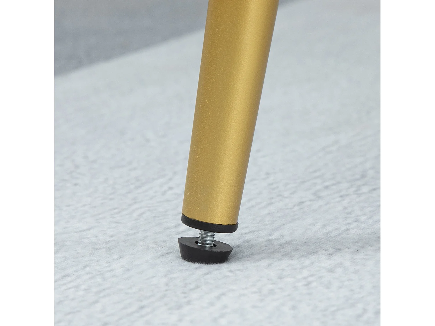 Lot de 2 tabourets de bar design Chesterfield effet capitonné piètement métal effilé noir extrémités dorées repose-pied aspect velours bleu