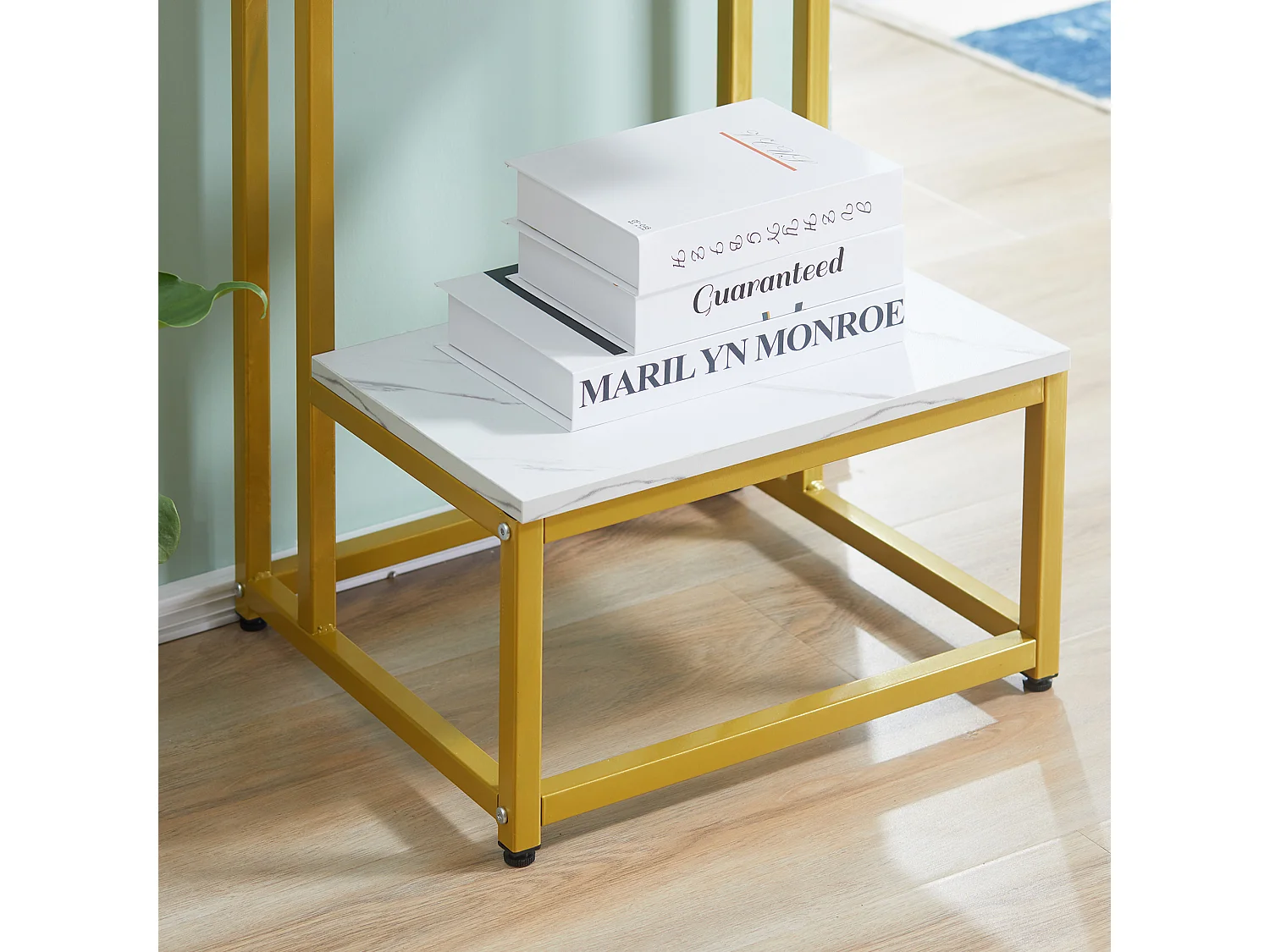 Table basse moderne salon table d'appoint chambre guéridon bout de canapé design structure acier doré plateau étagère aspect marbre blanc