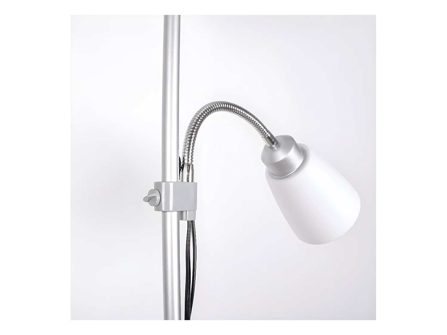 Lampara De Pie Moderno Acabado Plateado  Modelo Varese De