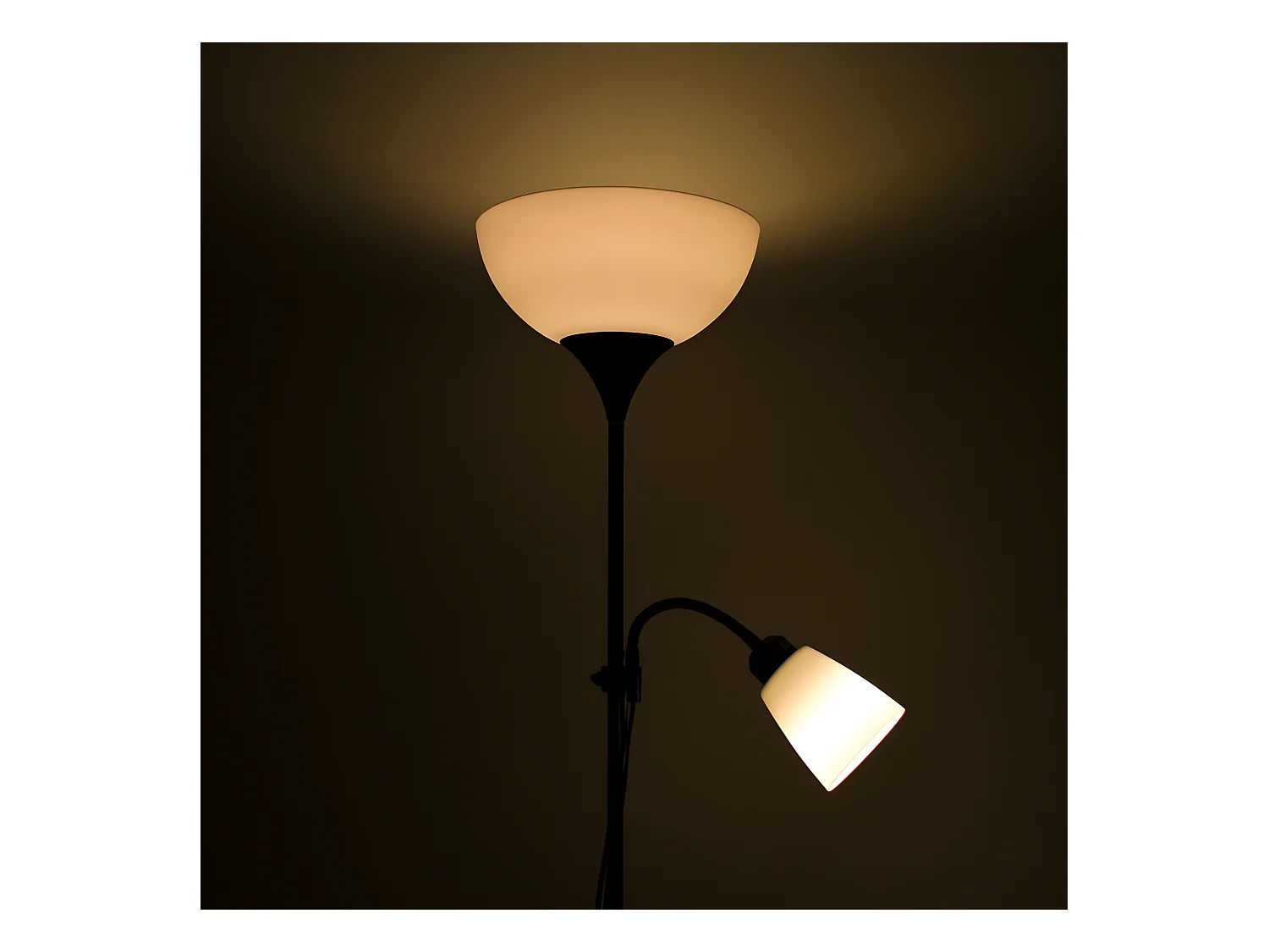 Lampara De Pie Moderno Acabado Plateado  Modelo Varese De