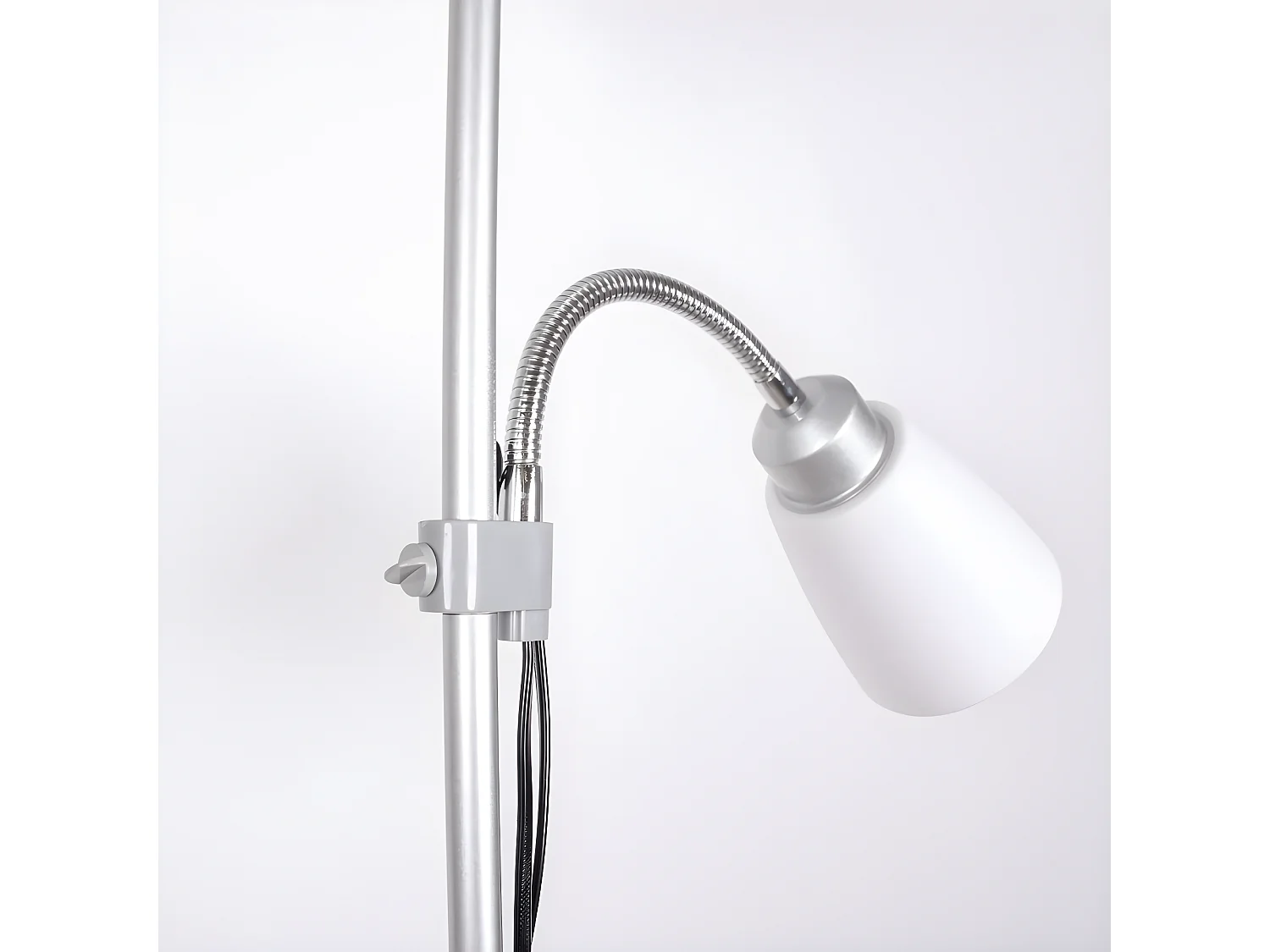 Lampara De Pie Moderno Acabado Plateado  Modelo Varese De