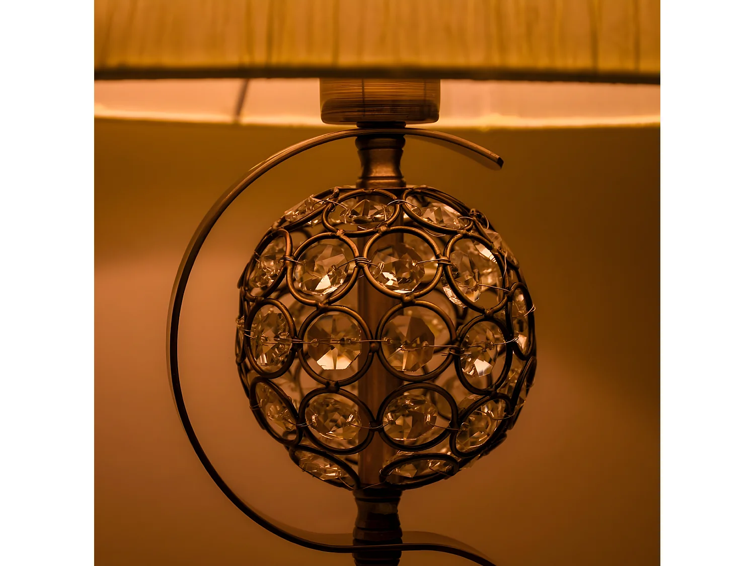 Lámpara De Pie En Cromo Con Pantalla Modelo Honduras