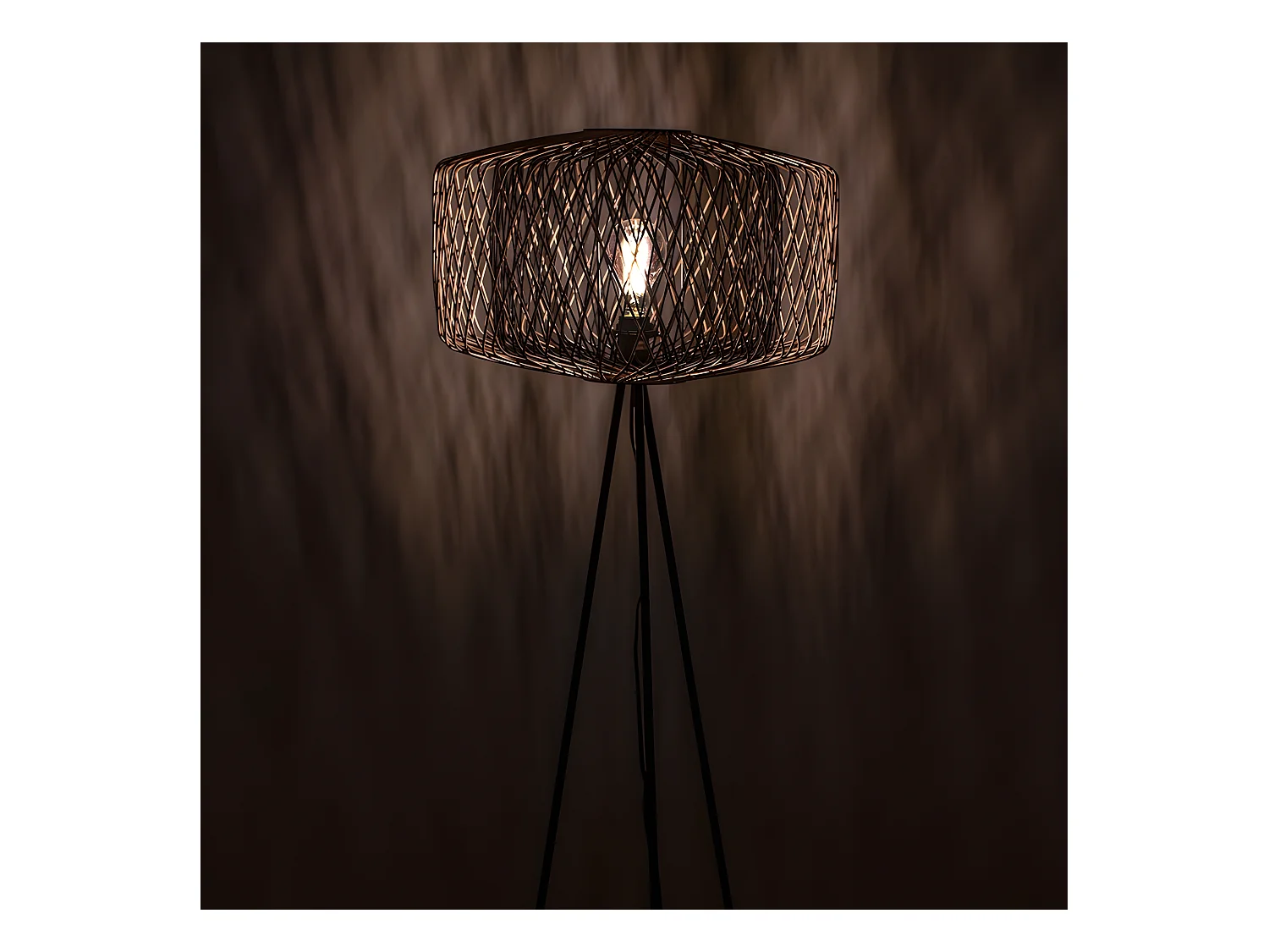 Lámpara De Pie  En Bambú Negro De   Serie Bamboo