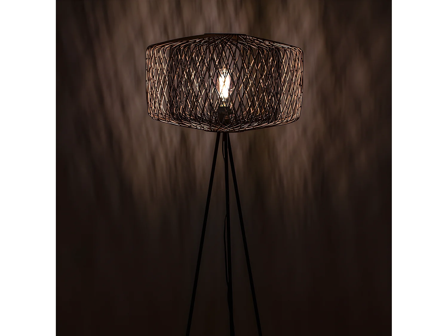 Lámpara De Pie  En Bambú Negro De   Serie Bamboo