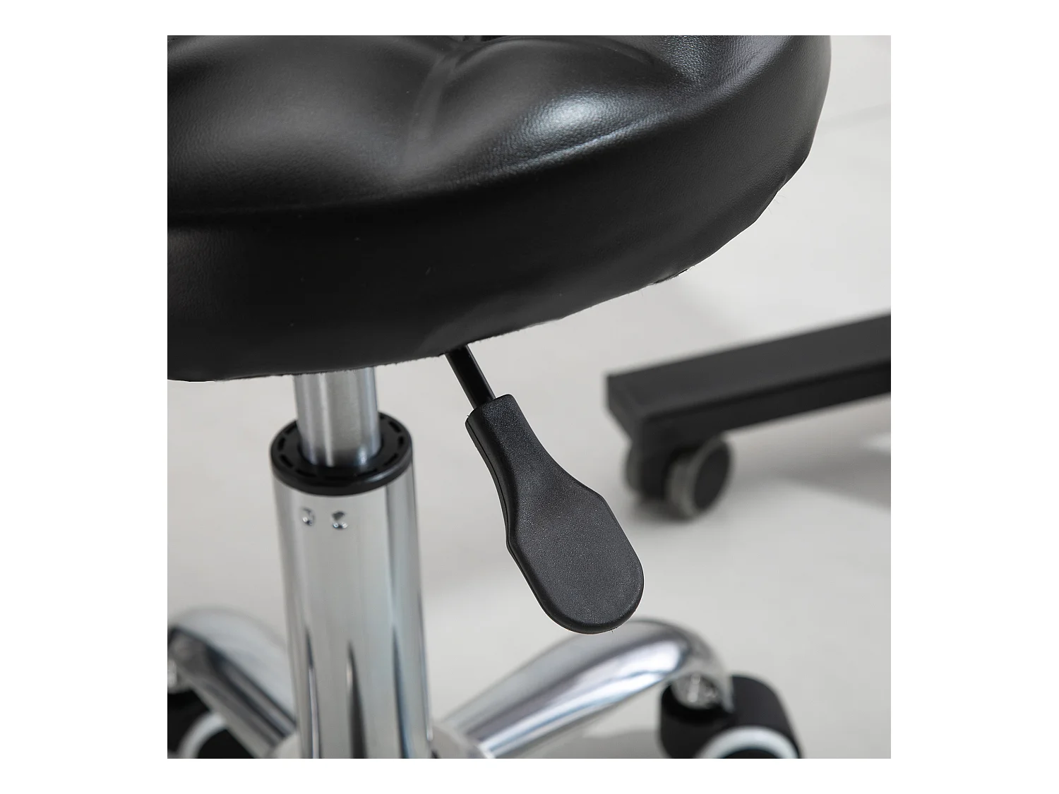 HOMCOM Tabouret massage à roulettes réglable en hauteur pivotant 360° assise synthétique capitonnée noire