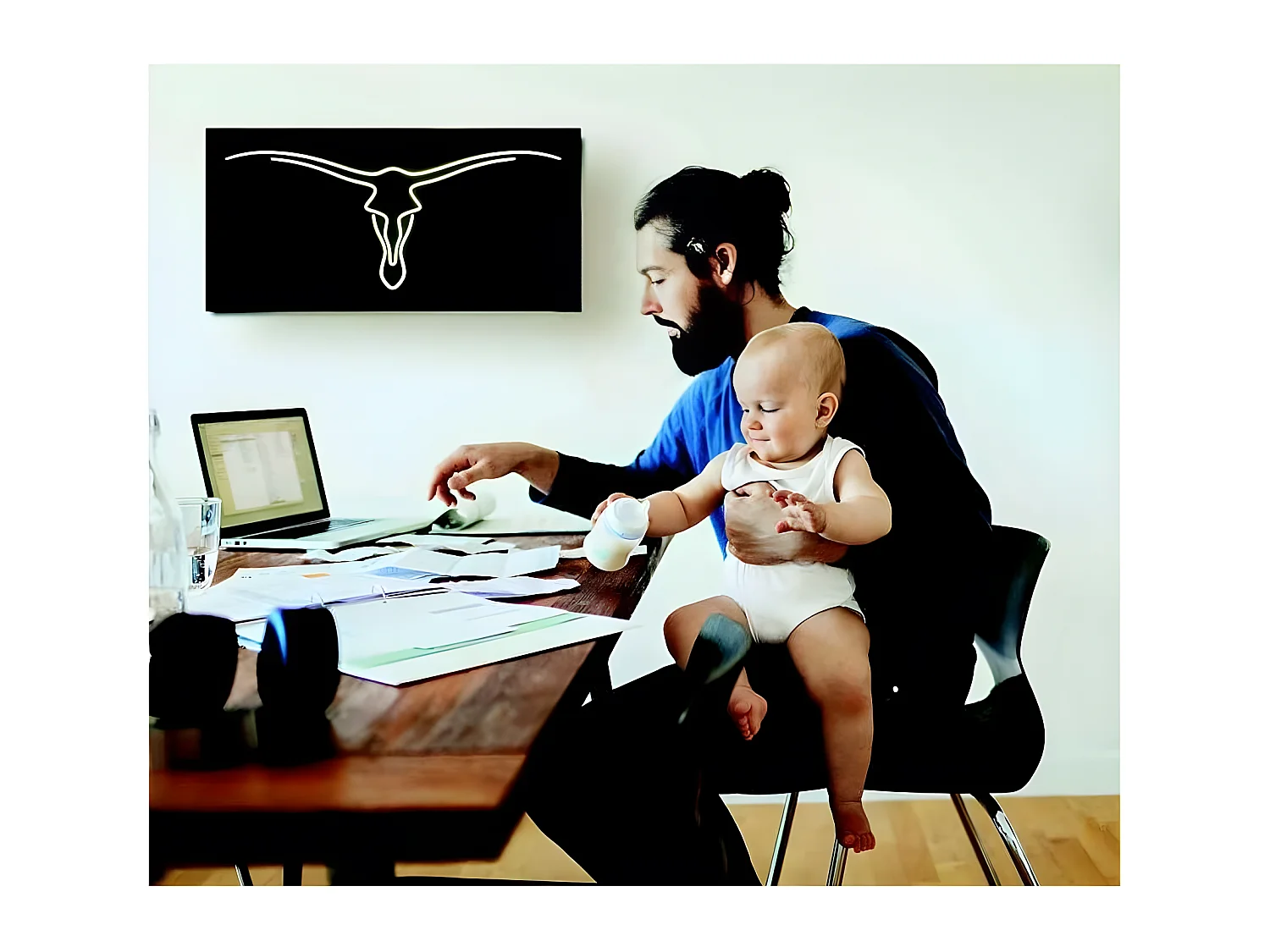 Appliquez des traits décoratifs de LED noires MANTRA