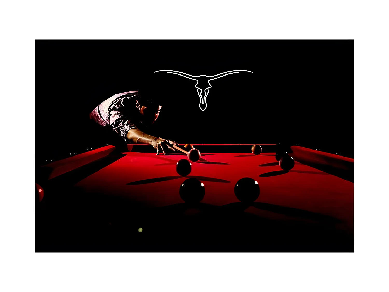 Appliquez des traits décoratifs de LED noires MANTRA