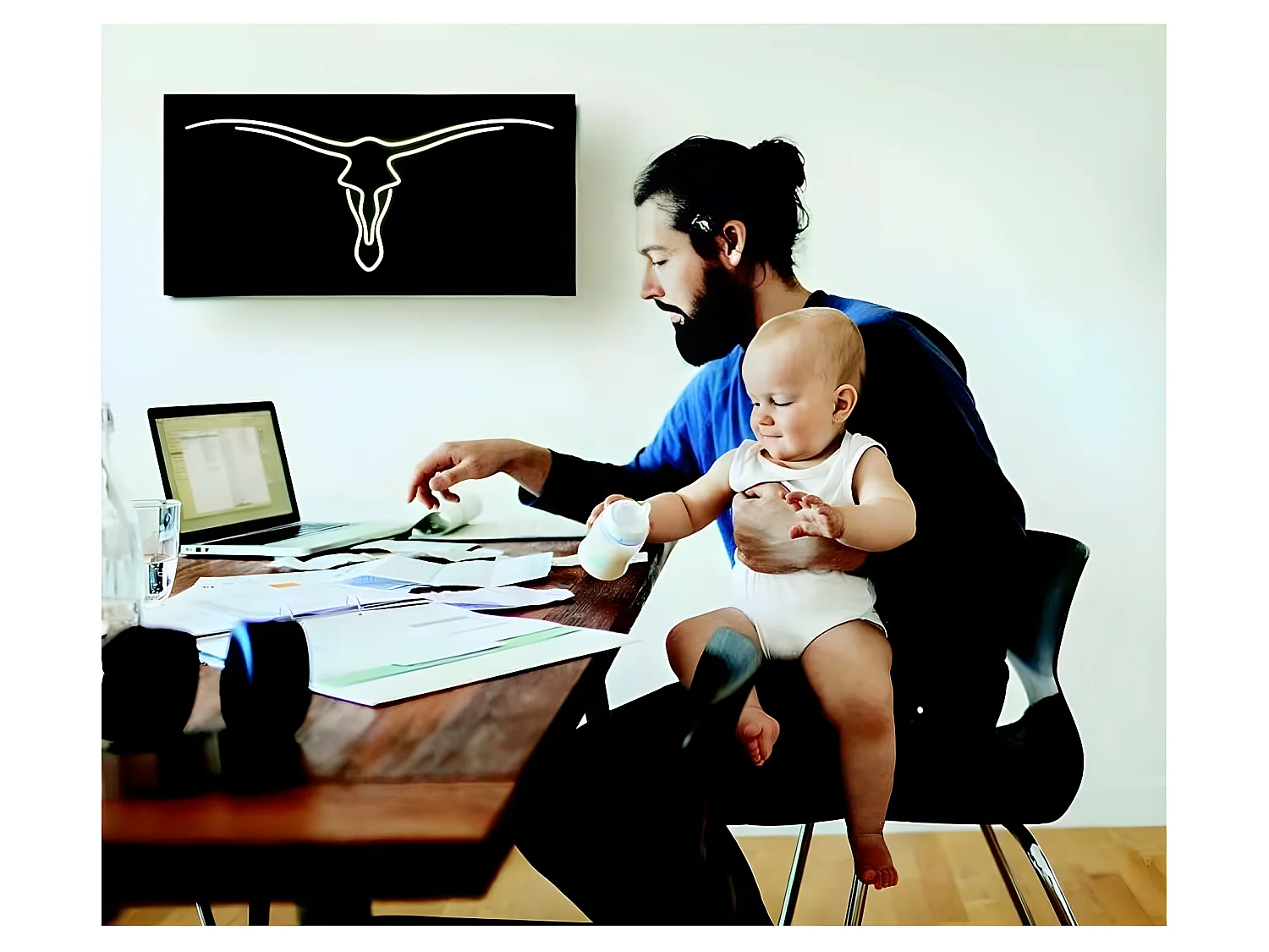 Appliquez des traits décoratifs de LED noires MANTRA