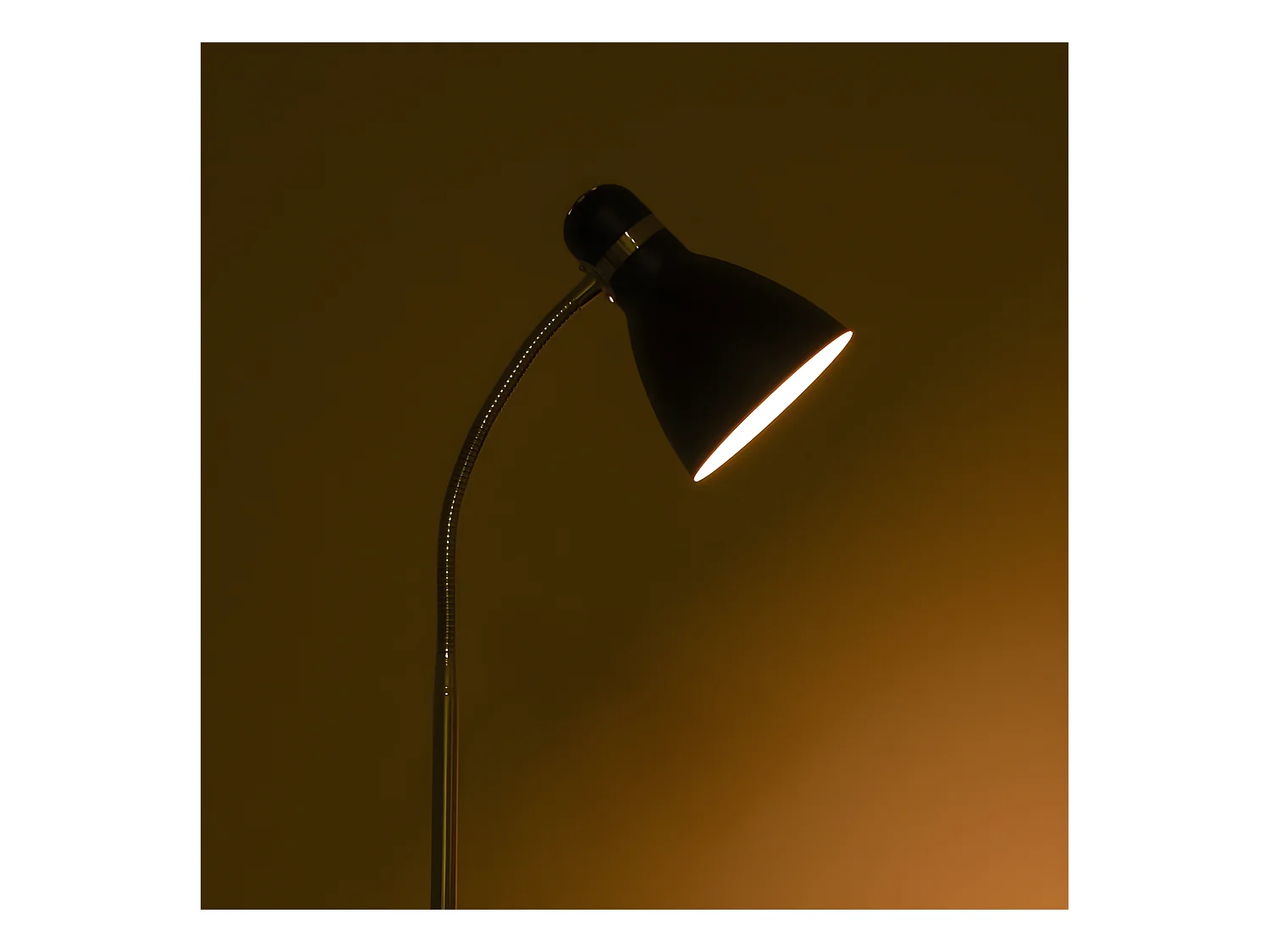 Lampadaire by INTERLLUSA Finition noire modèle MEGARA