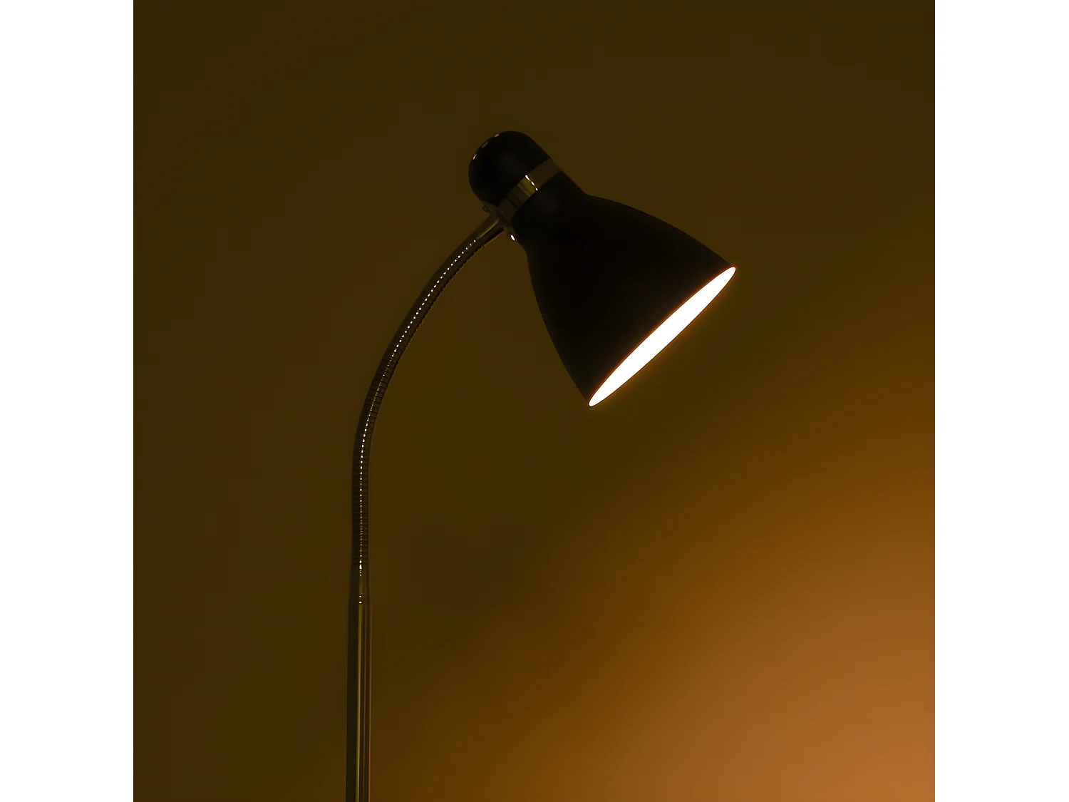 Lampadaire by INTERLLUSA Finition noire modèle MEGARA