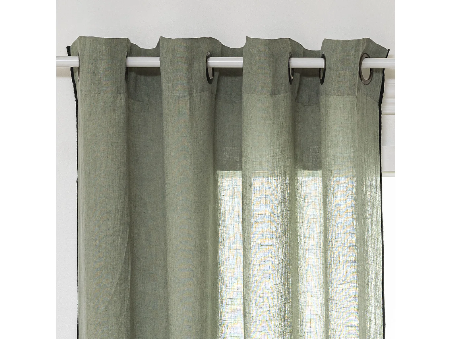 Rideau à œillets en Lin Vert Céladon avec surpiqûre noire 130 x 260 cm