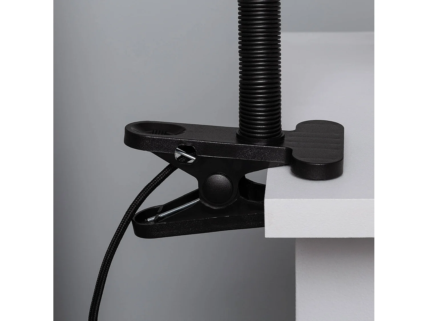 Lámpara Flexo Escritorio de Metal con Pinza Eret Negro