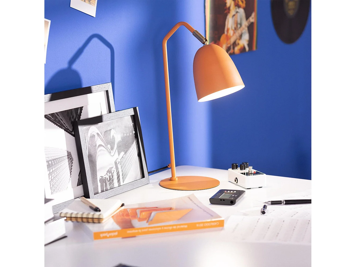 Lámpara Flexo Escritorio de Metal Areso Naranja Azafrán