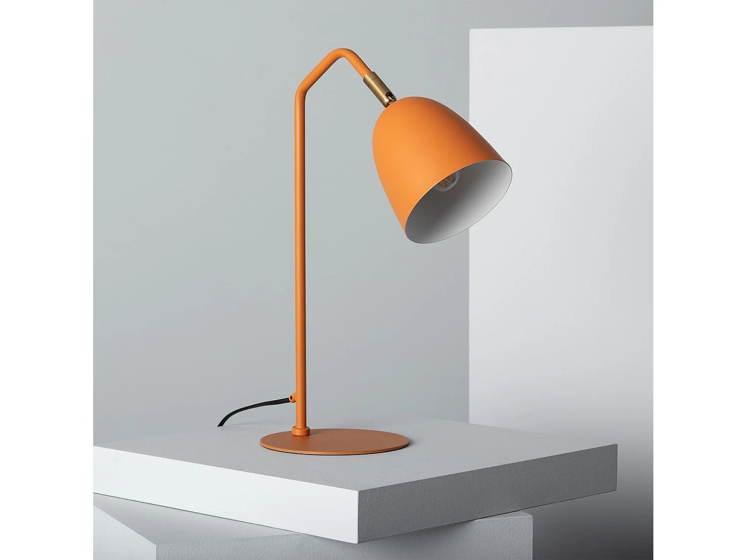 Lámpara Flexo Escritorio de Metal Areso Naranja Azafrán