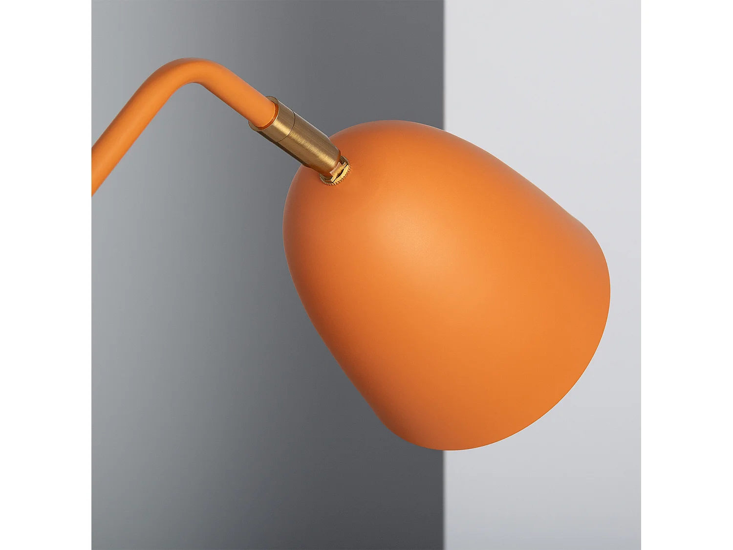 Lámpara Flexo Escritorio de Metal Areso Naranja Azafrán