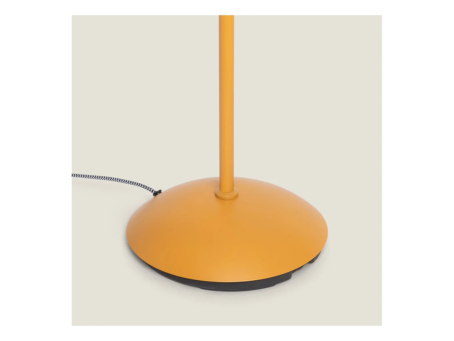 Lámpara de Pie Sahani Mostaza