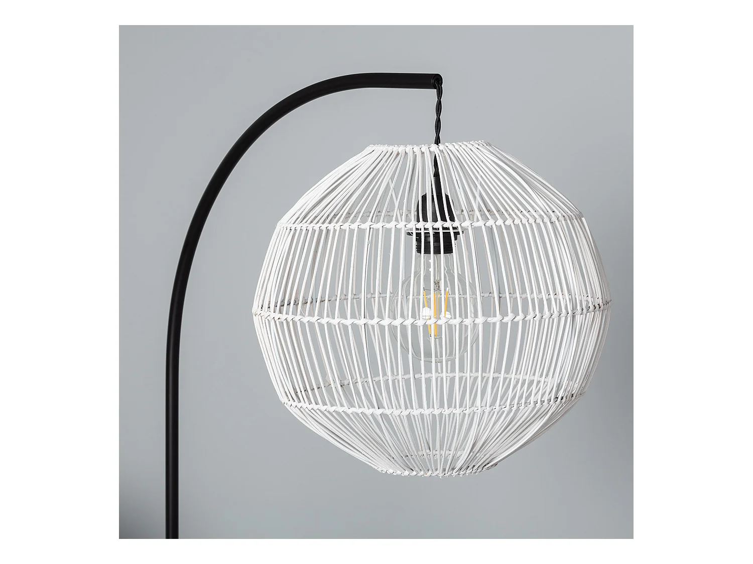 Lámpara de Pie Ratán Kithnos Negro