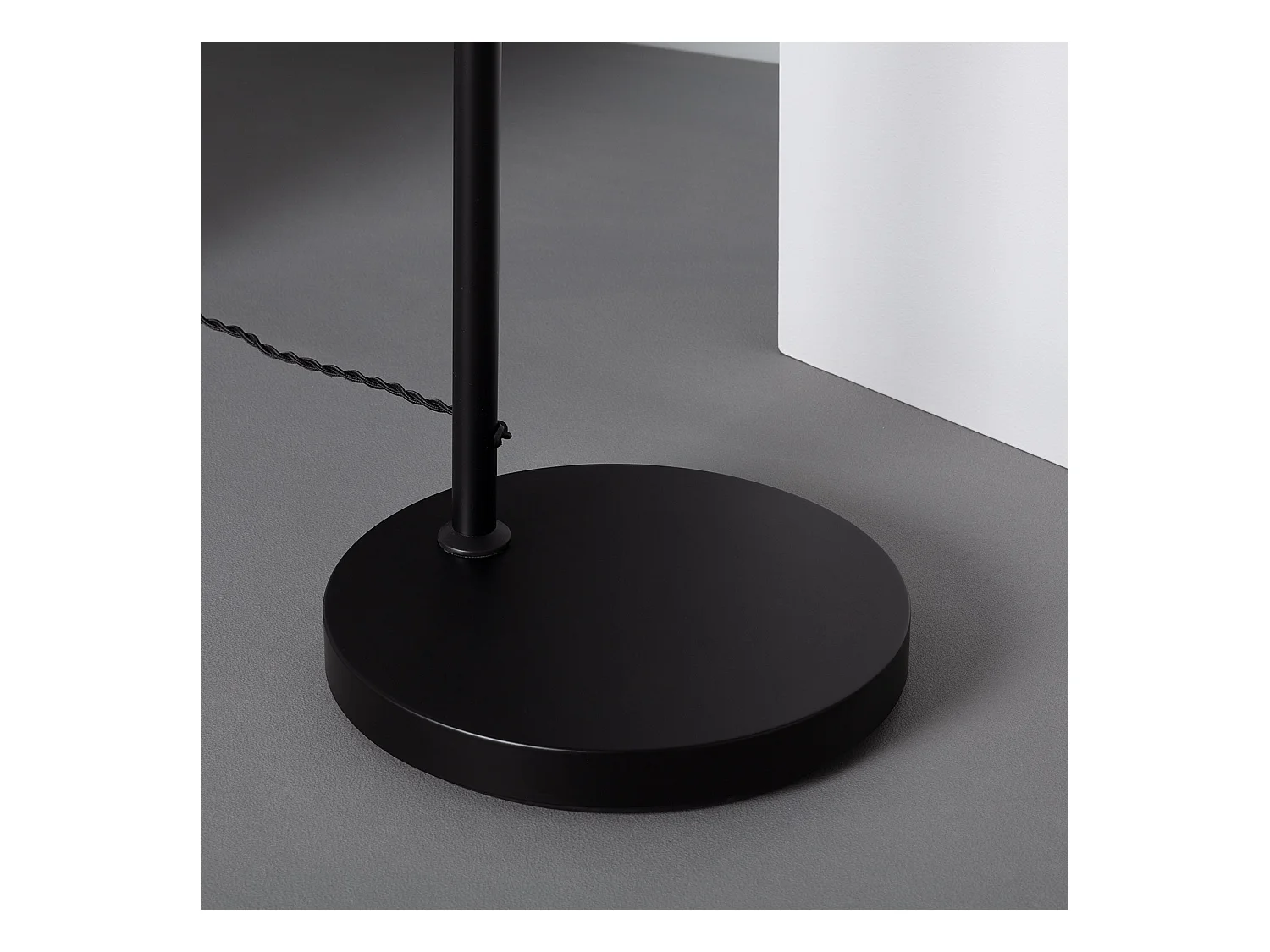 Lámpara de Pie Ratán Kithnos Negro