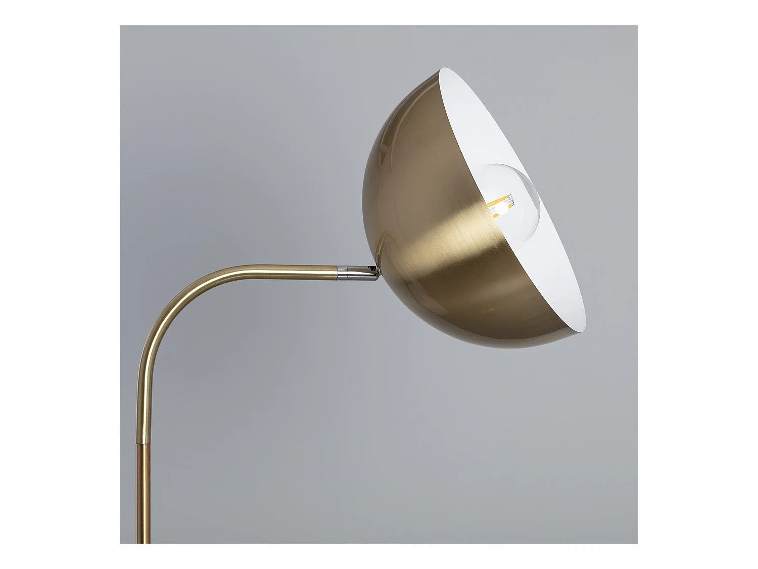 Lámpara de Pie Bowlen Dorado