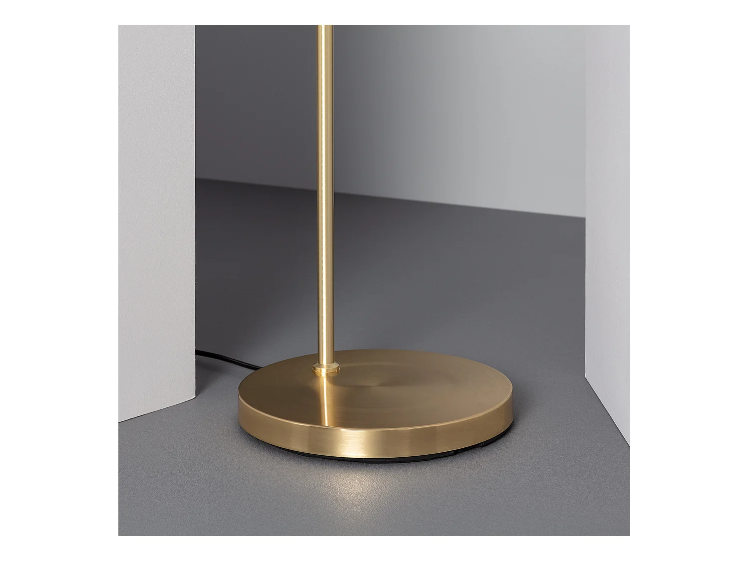 Lámpara de Pie Bowlen Dorado