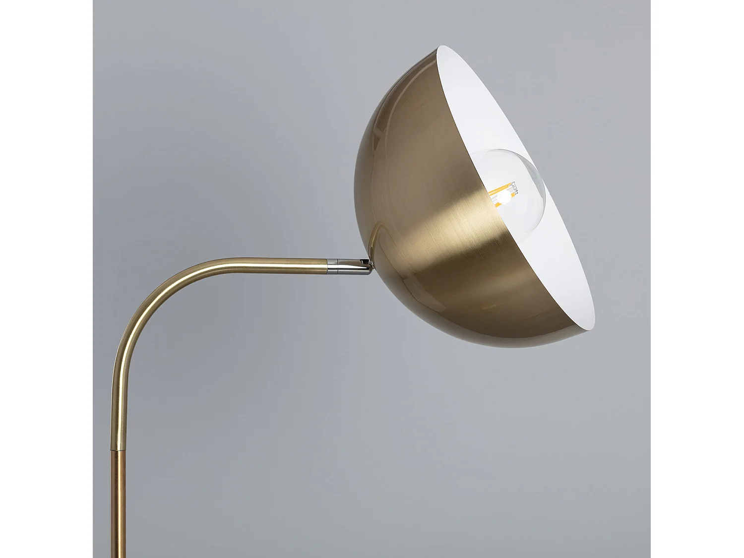 Lámpara de Pie Bowlen Dorado