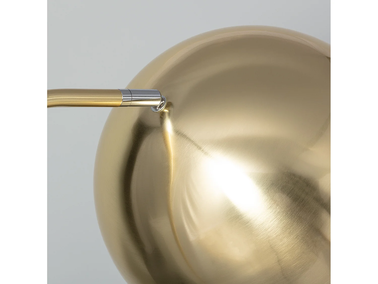 Lámpara de Pie Bowlen Dorado