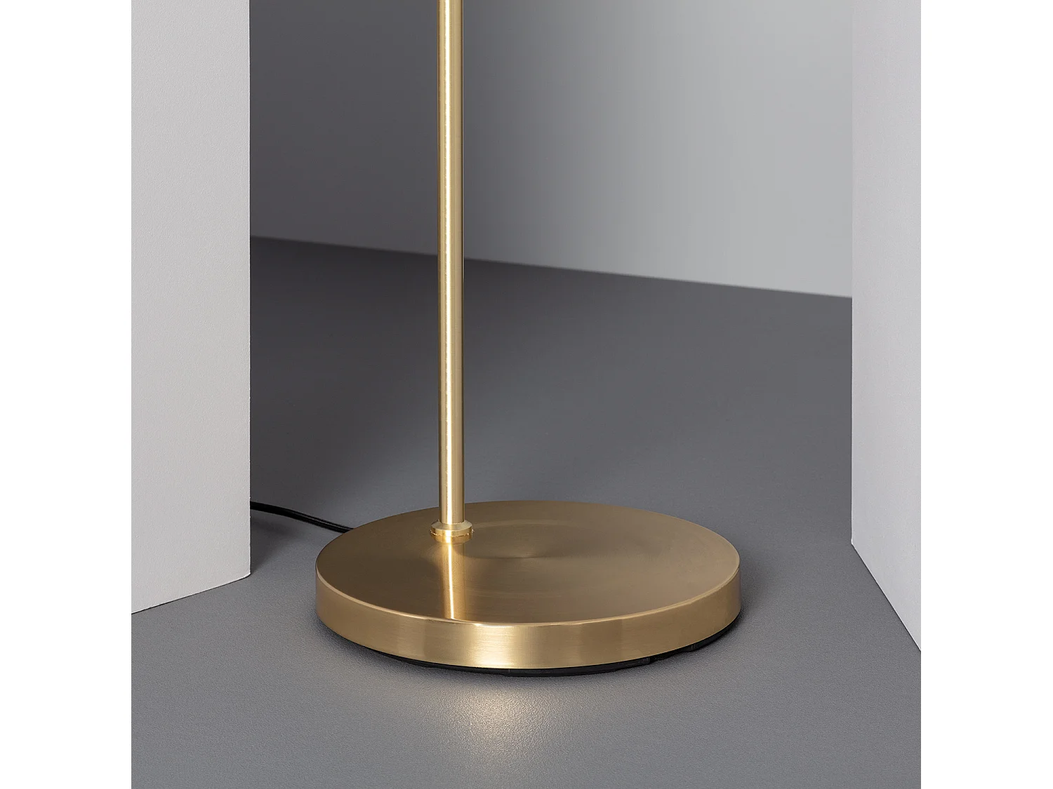 Lámpara de Pie Bowlen Dorado