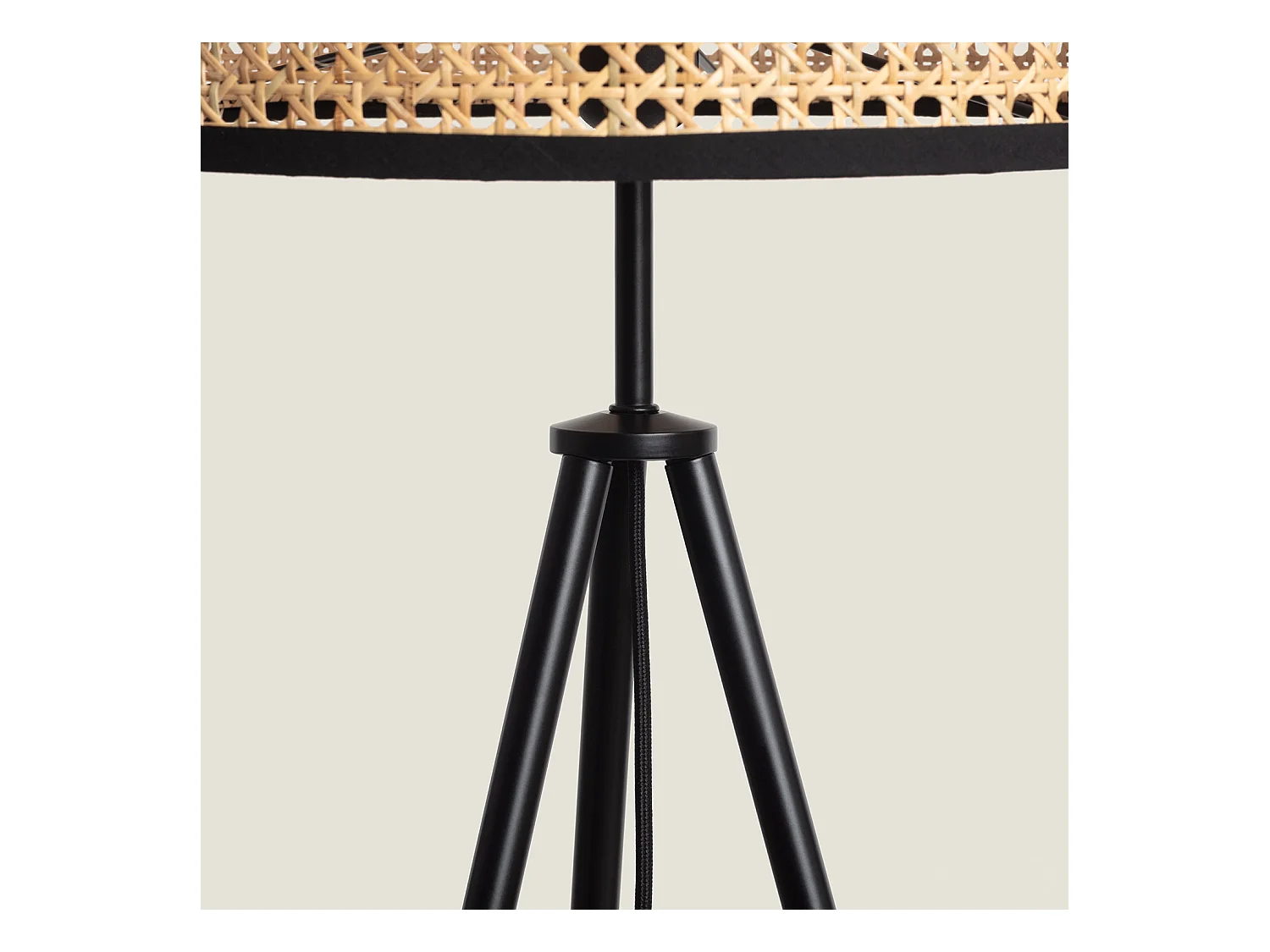 Lámpara de Pie Ratán Huela Natural