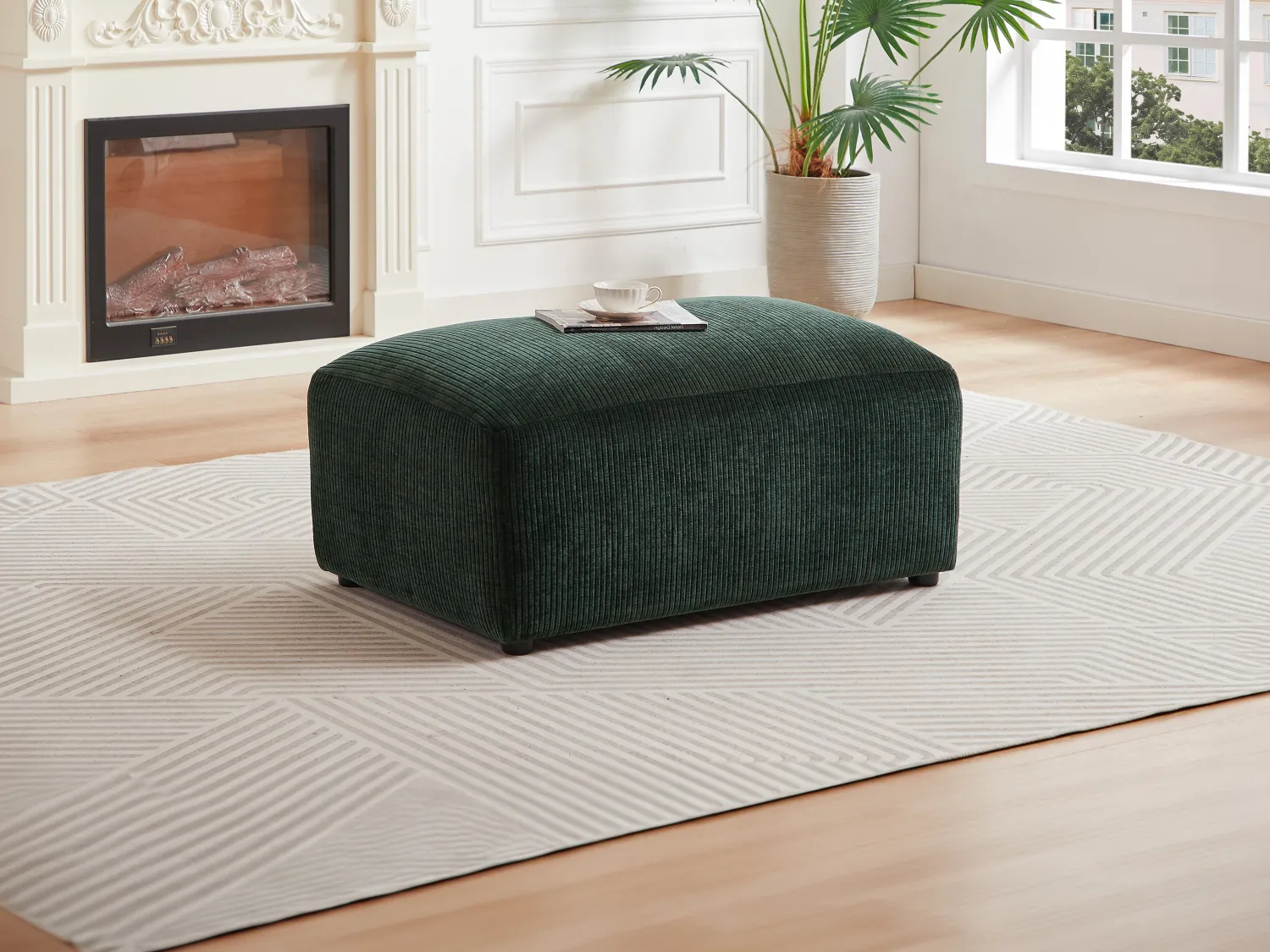 Pouf en velours côtelé vert sapin TIRONO de Maison Céphy
